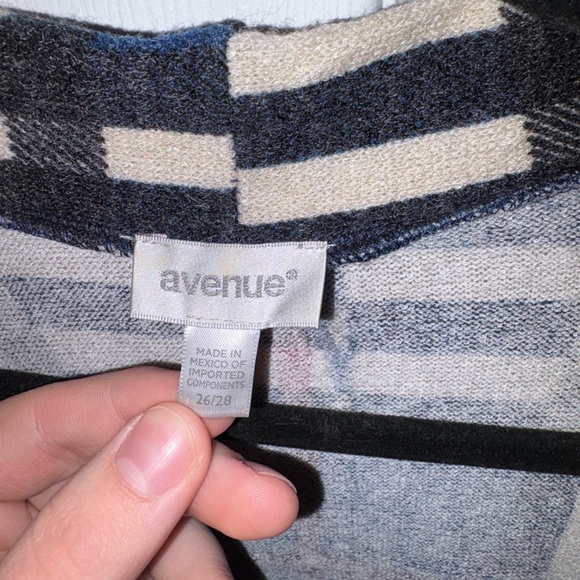 Avenue Checkered Knit Cardigan - Picture 2 of 3